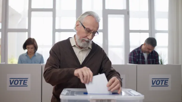 Homme qui vote